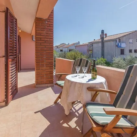 Appartamento Two-bedroom In Zara